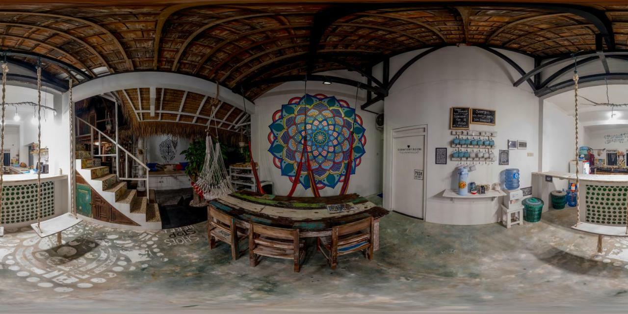 The Bodhi Tree Karimunjawa Hostel Luaran gambar